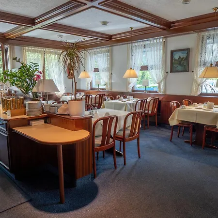 酒店 Pflum Mit Gaestehaus *