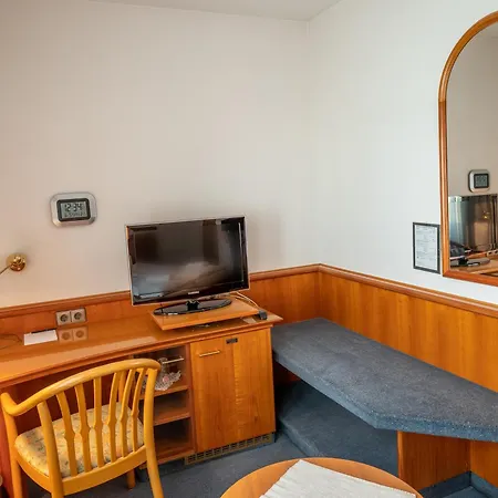 酒店 Pflum Mit Gaestehaus *