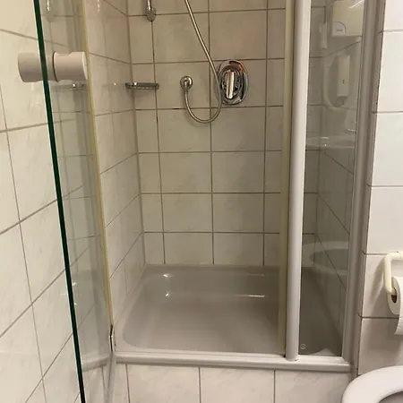 Ξενοδοχείο Pflum Mit Gaestehaus